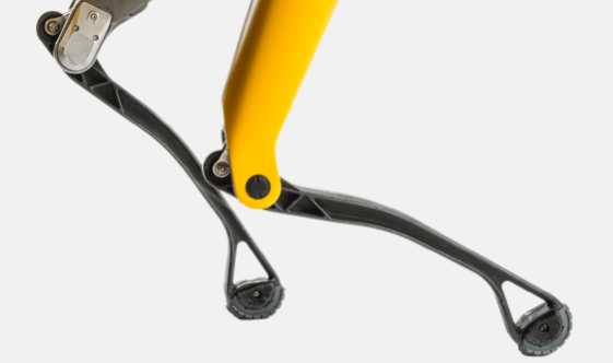 幽灵机械狗午夜惊现街头，感觉世界要被机器支配了