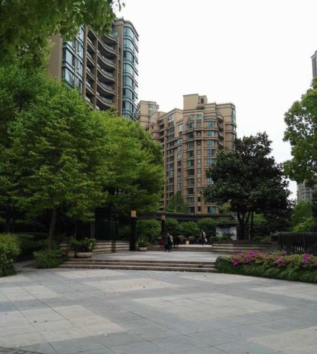 为什么现在一手房的物业费越来越贵