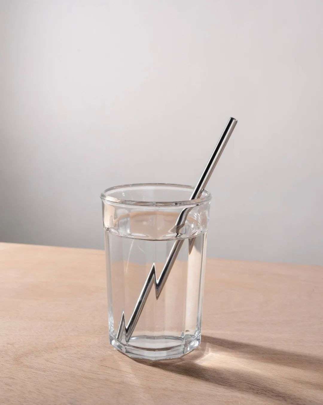 人们热衷讨论世界的不正常，但是究竟什么是正常？