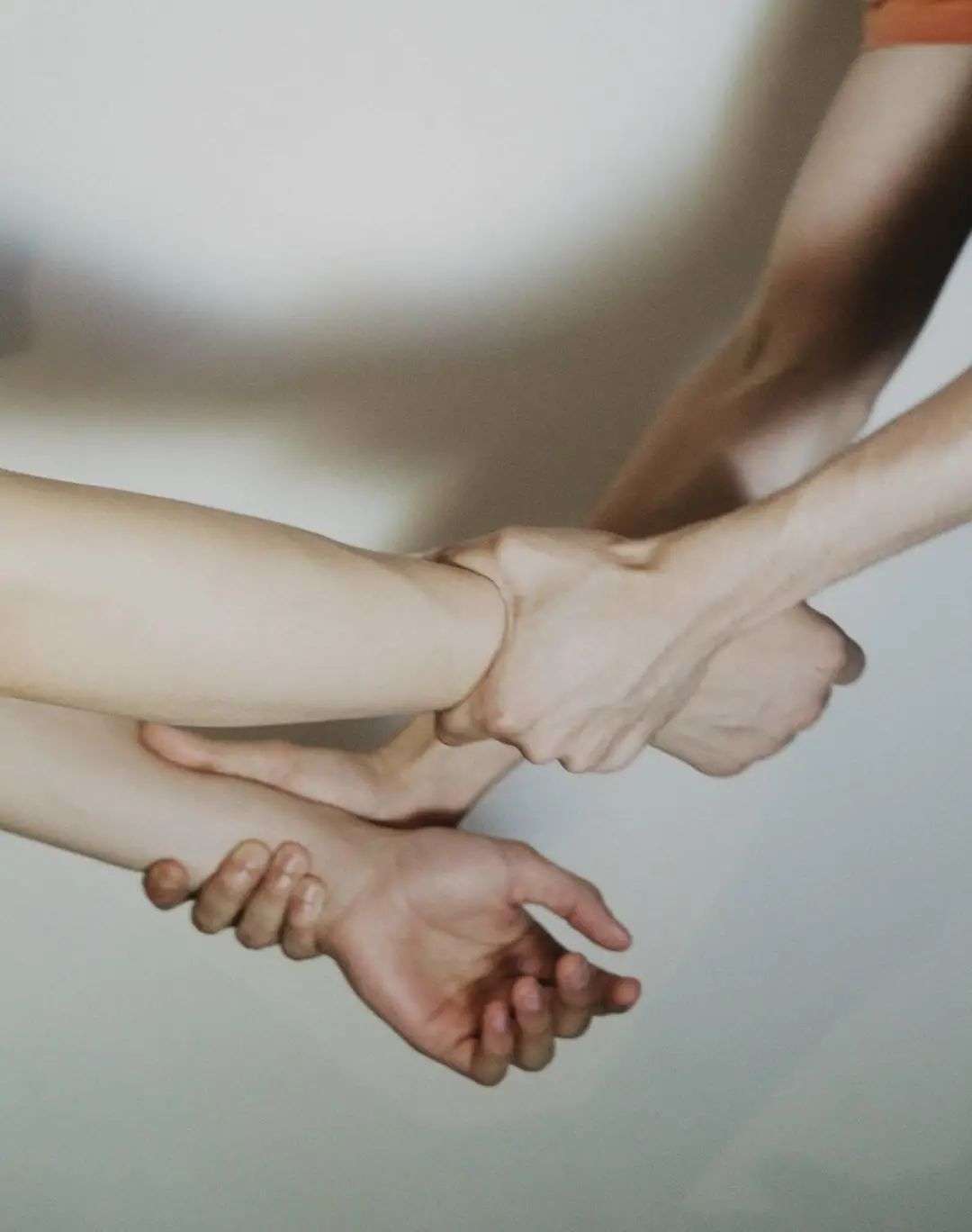 人们热衷讨论世界的不正常，但是究竟什么是正常？