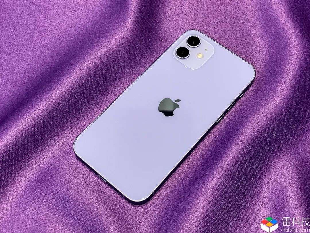 与iphone 11的紫色相比,iphone 12的饱和度更高,接近于大众所认知的