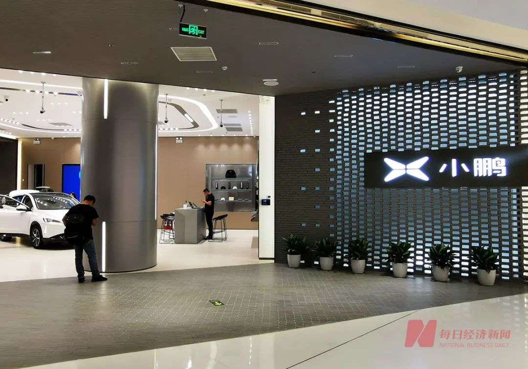 苹果体验店和"一家好餐馆"等亮点于一身的特斯拉店铺,并打算为其投入