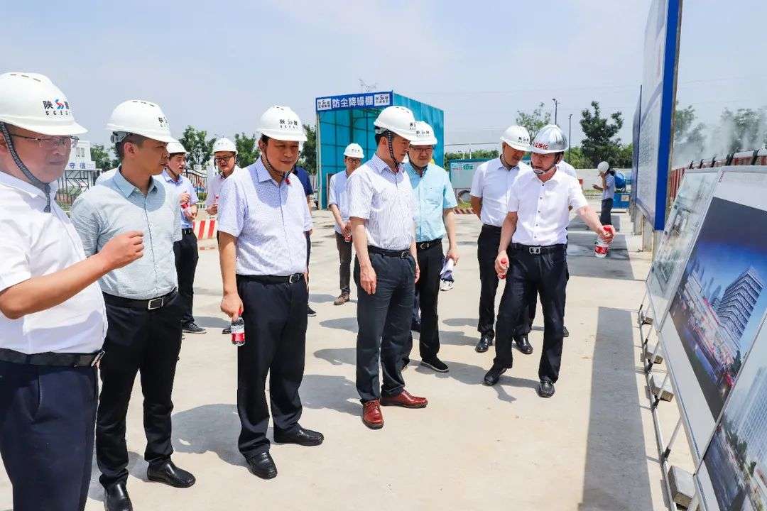能源金贸区园办党组书记,主任张建军,园办领导班子成员陪同调研.