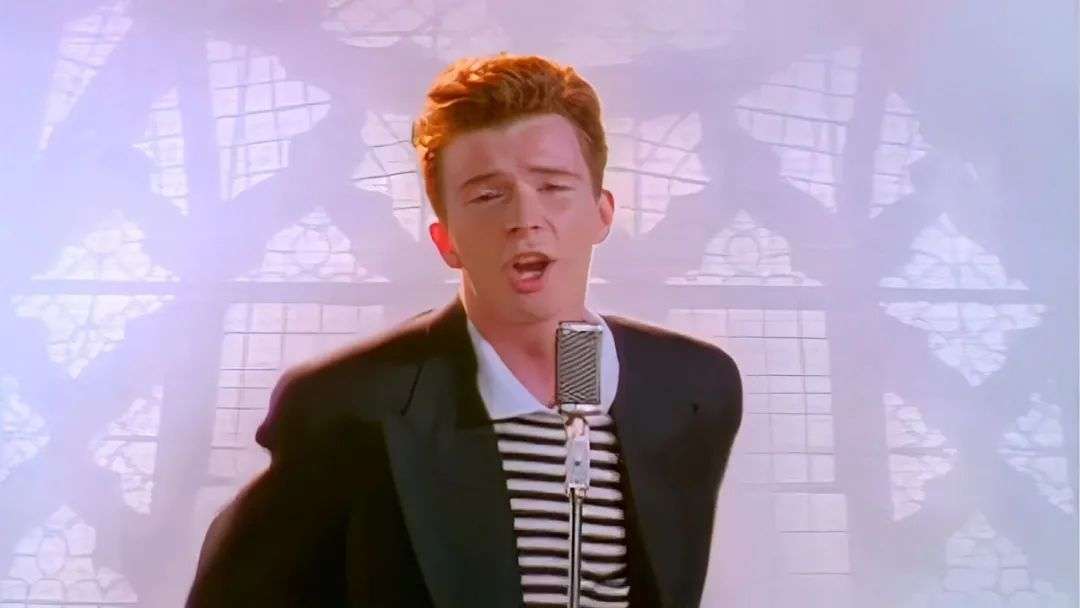 rick astley,一位处于半退休状态的英国流行歌手,知名梗"瑞克摇"的