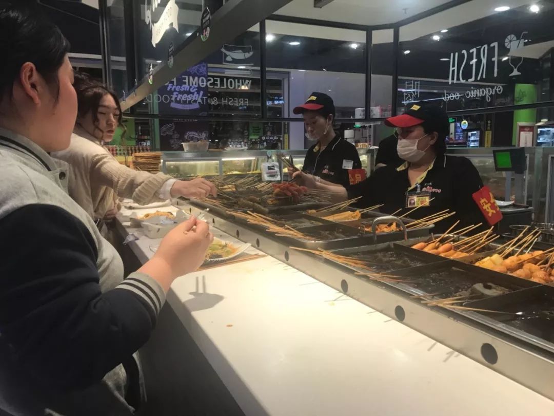 物美、家家悦接盘华润万家背后：区域零售的进与退