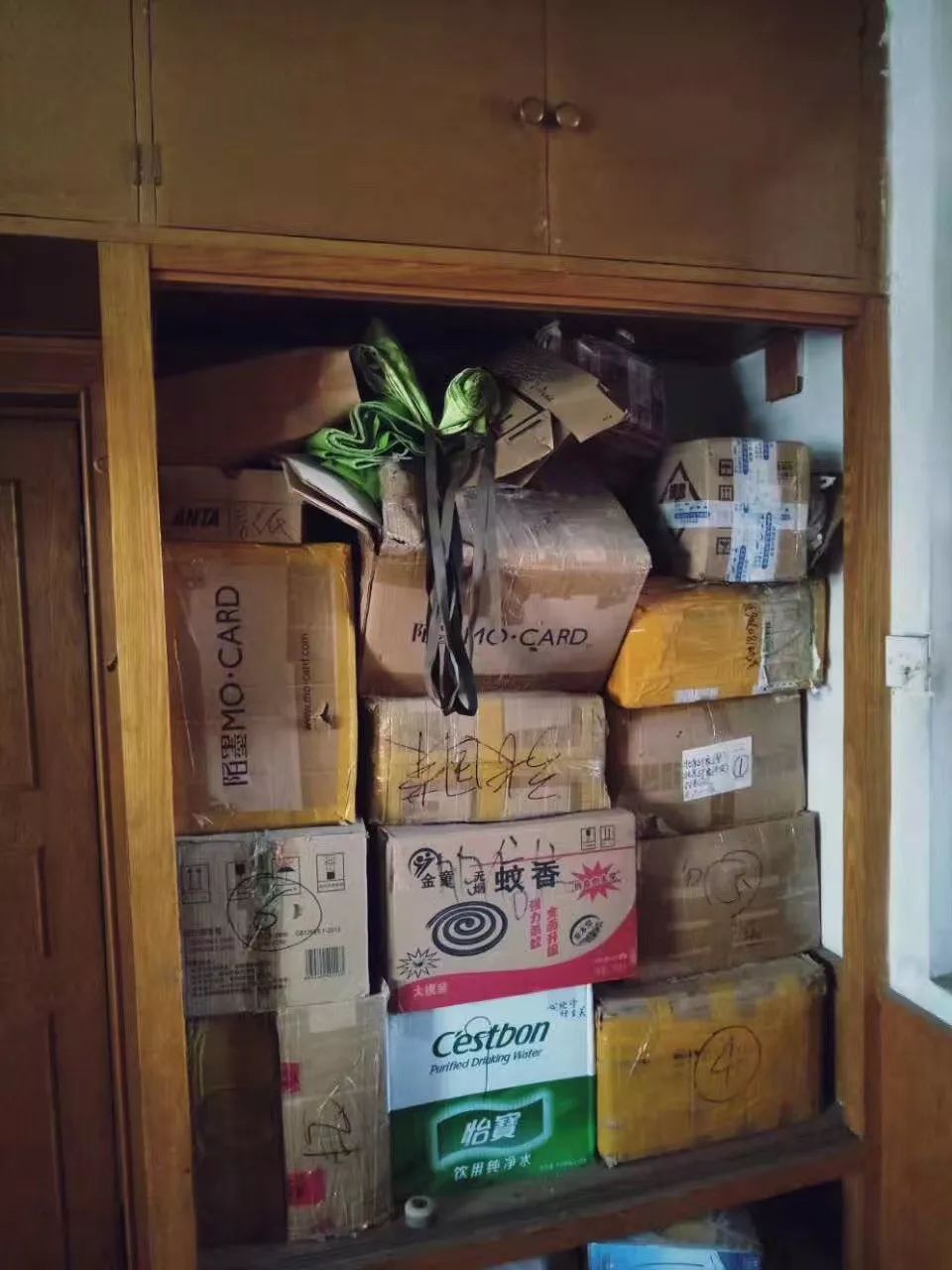 亚马逊300万件滞销商品，为啥烧掉也不捐给穷人？