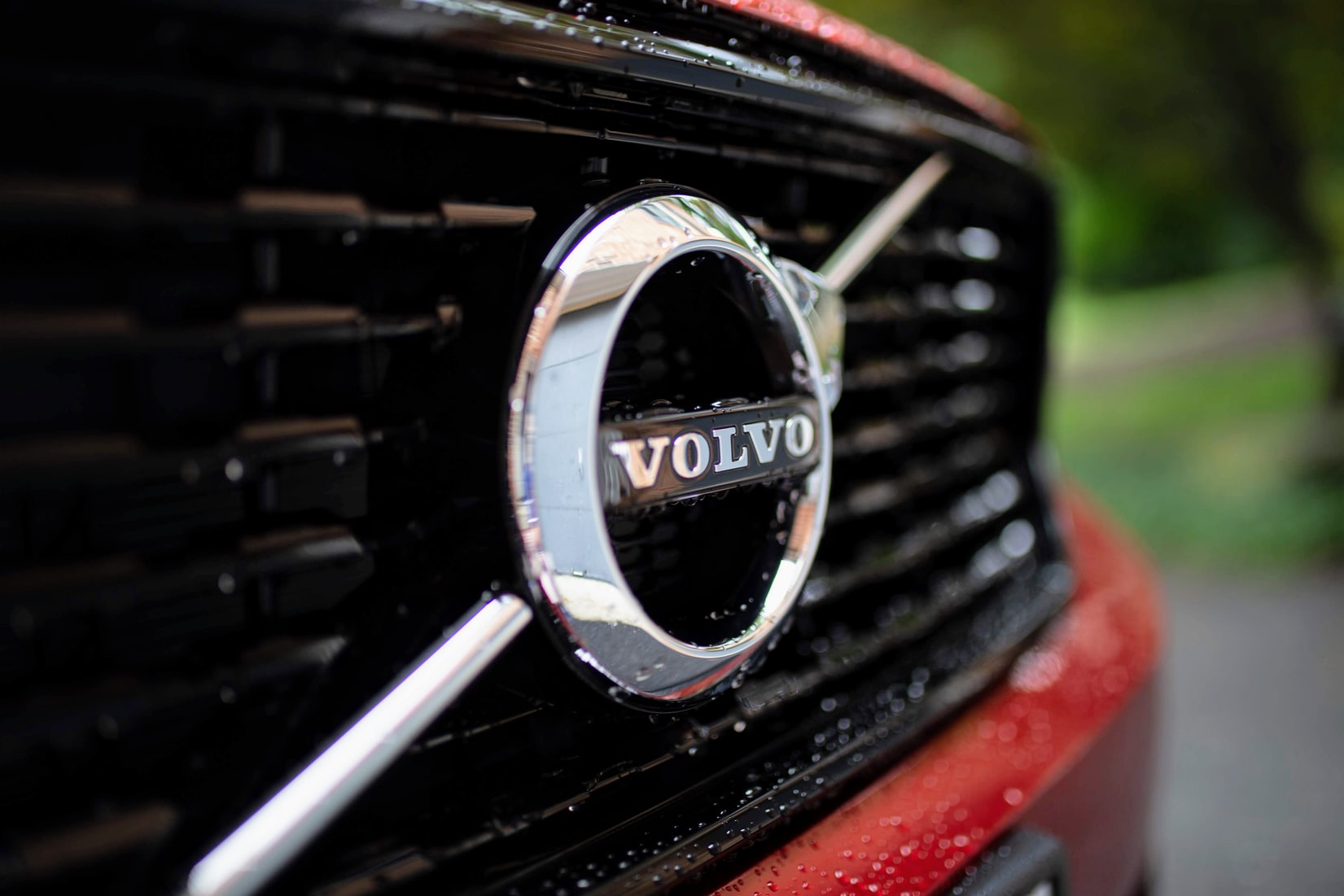Volvo makes a way out for the internal combustion engine on a fully electricized road
