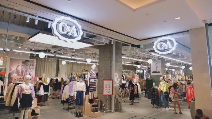 快时尚开店策略变了，ZARA在核心商圈撤店、优衣库“下乡”…