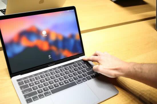 The court rejected Apple's claim: support consumer class action lawsuit against laptop keyboard