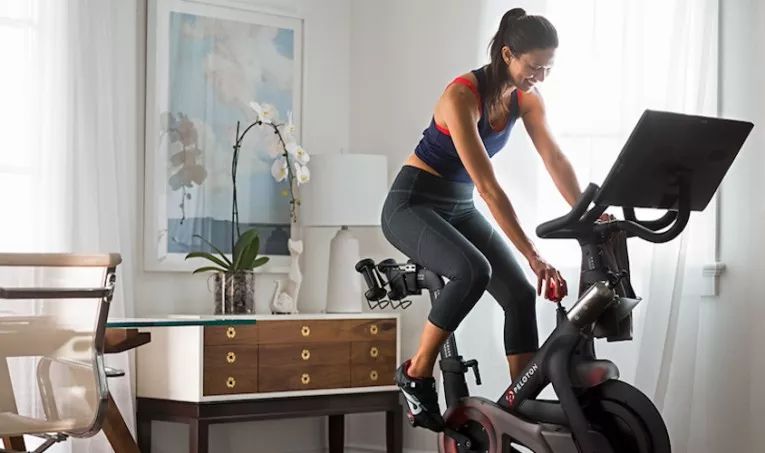你的健身房今年跑路了吗？不要紧，“魔镜”才是家庭健身的未来