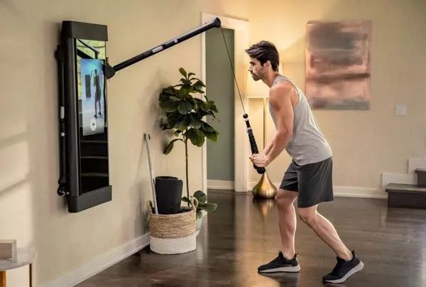 你的健身房今年跑路了吗？不要紧，“魔镜”才是家庭健身的未来