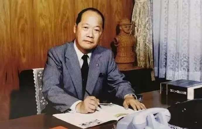 一个倒闭的零售巨头和为梦想而战的“不屈之人”