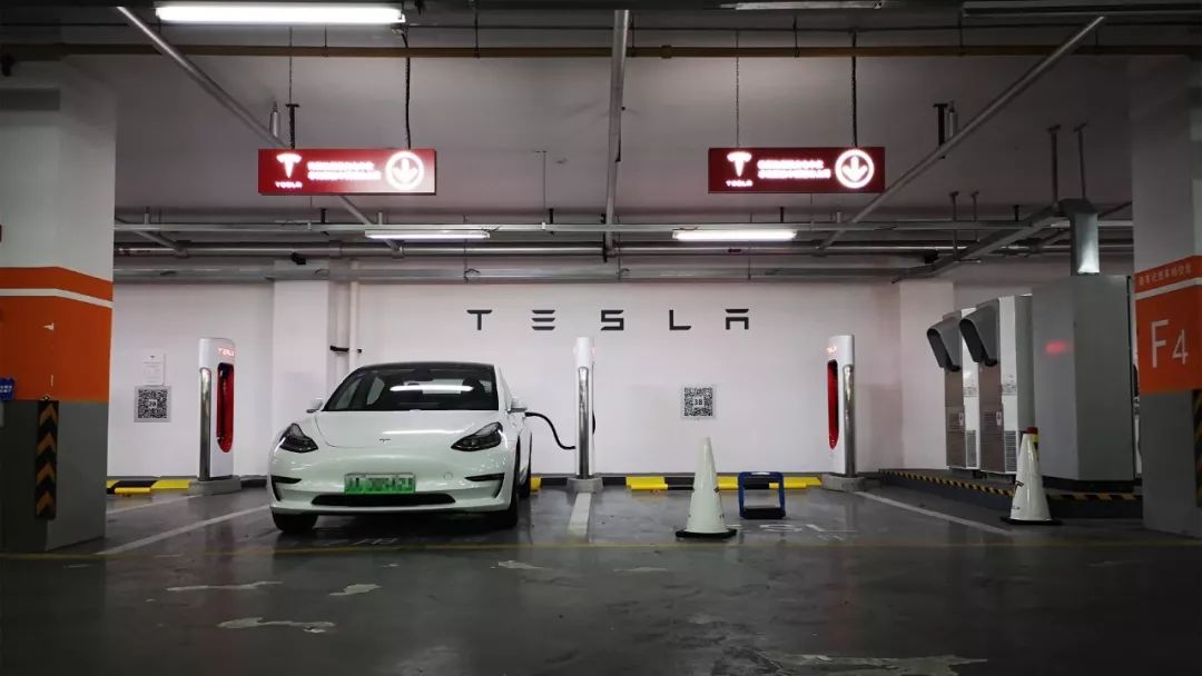 国产 Model 3 明年降价 20%？特斯拉超充将面临挑战