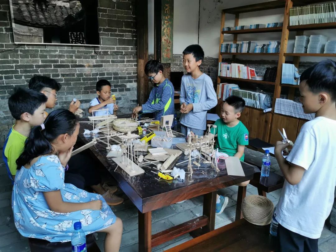 科幻女神郝景芳：让孩子拥有不被AI淘汰的硬核技能