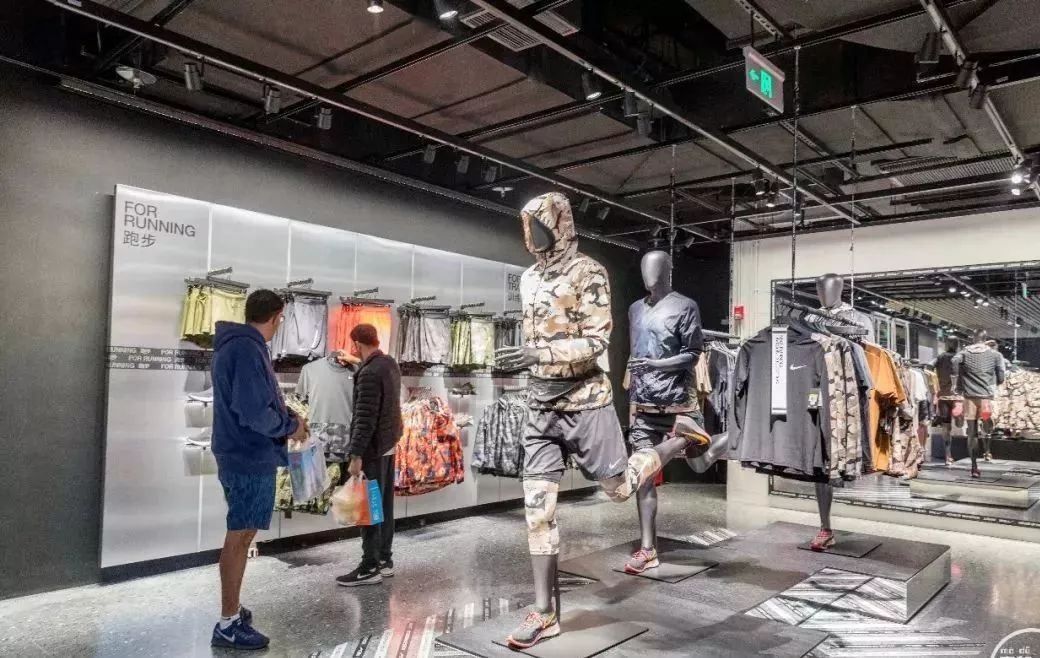 Peloton股价重新跌破发行价，运动品牌开店季，ClassPass寻求2.8亿美元融资 |  健身周报