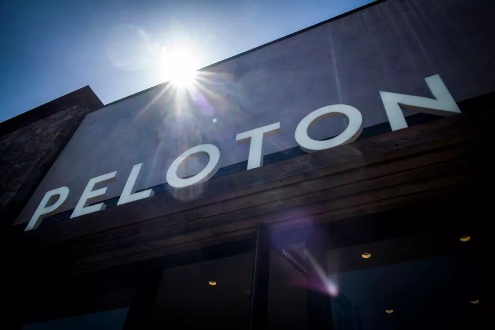 Peloton股价重新跌破发行价，运动品牌开店季，ClassPass寻求2.8亿美元融资 |  健身周报