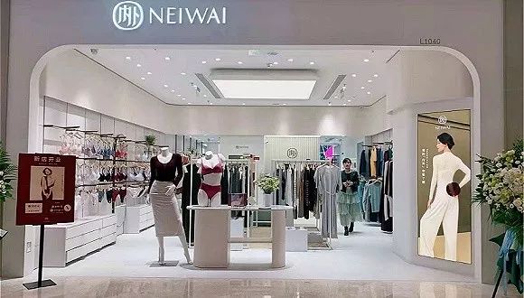 Peloton股价重新跌破发行价，运动品牌开店季，ClassPass寻求2.8亿美元融资 |  健身周报