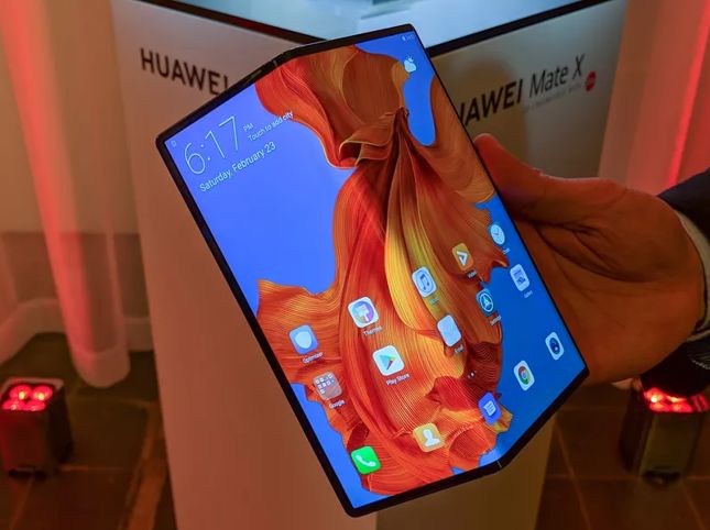 Huawei: foldable smartphone Mate X sold 100,000 units a month