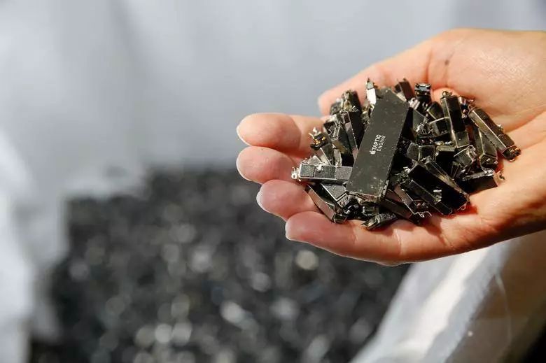 靠着回收 iPhone，苹果能变成一家「有矿」的公司吗？