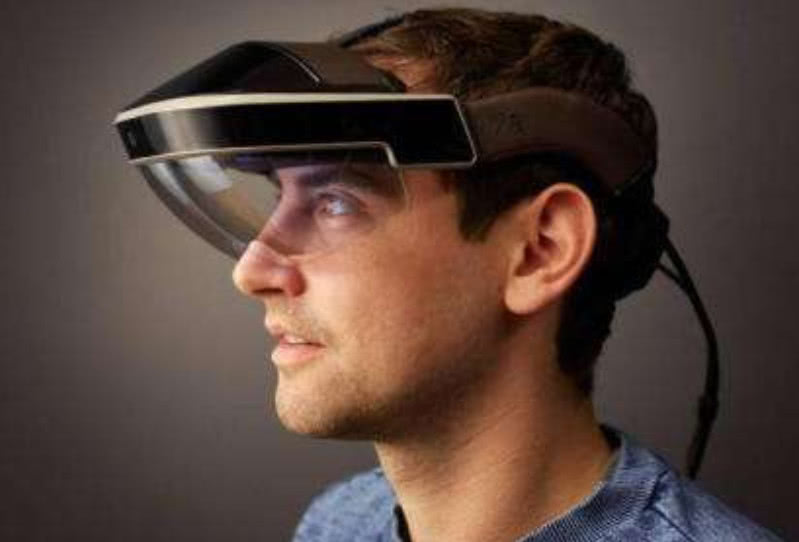 Facebook devotes itself to augmented reality. Last year, patents increased by 60% to nearly 1,000.
