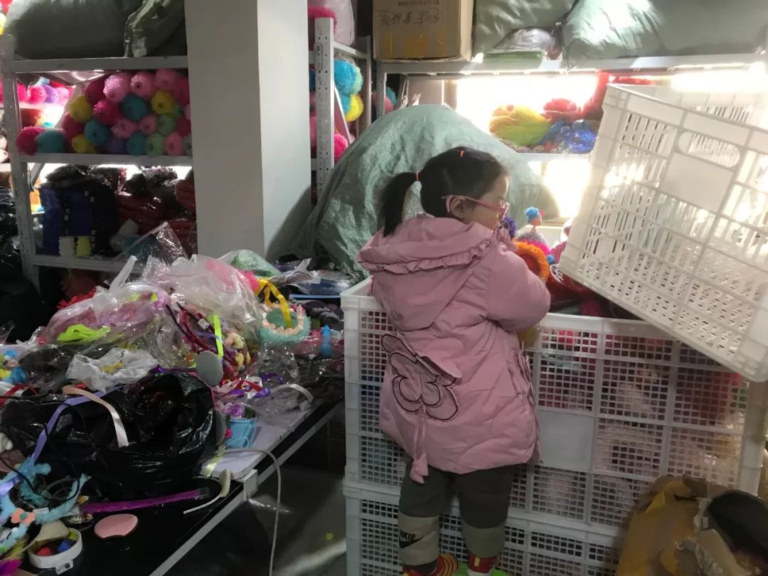 Yiwuspan> When not live, Shen Yanzi is mainly responsible for bringing children. She is considering whether to go to Jinhua City to find a better primary school in the future.  </ span> </ p></p>
<p> Their two-year-old daughter, Little Swallow, has a lot of toys hoarded here.  </ p></p>
<p> <img alt = 