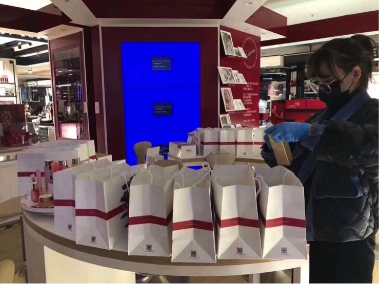 商场开直播,“云逛街”能否成为转型的金钥匙?