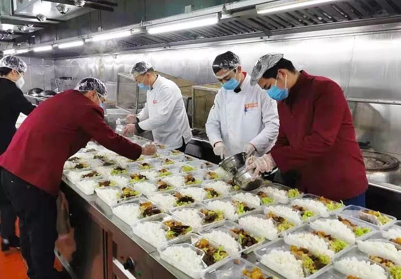 疫霾下的「艳阳天」：方舱医院供餐记