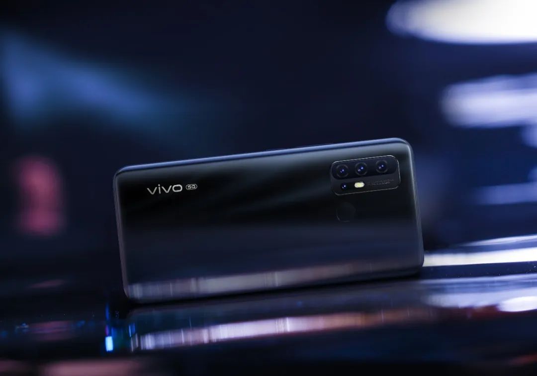 【蓝洞商业】vivo的「四角平衡术」