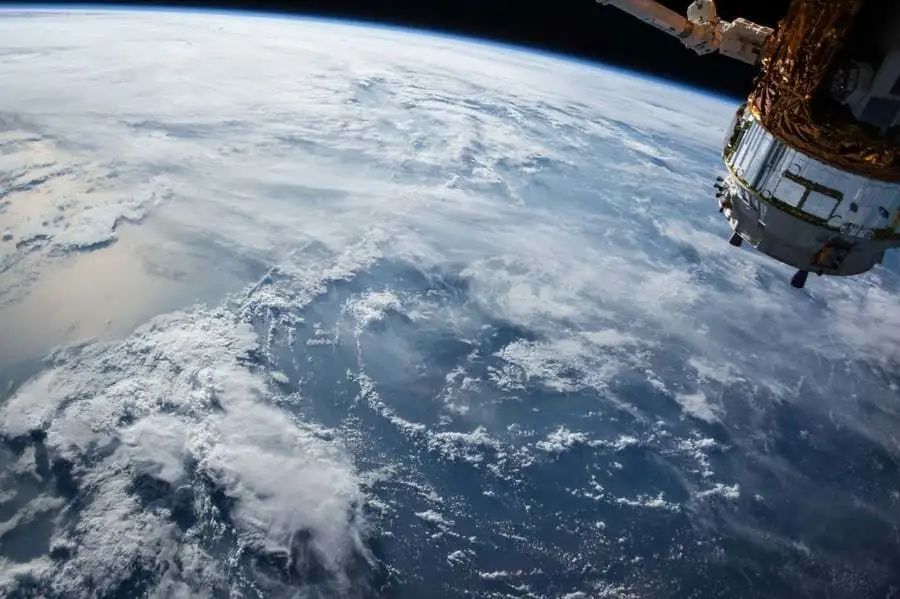 吉利造卫星“对标”特斯拉?太空会成为车企拼杀的新赛道吗?