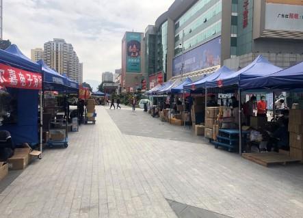 華強(qiáng)北“開(kāi)市”后，商家為多賣臺(tái)手機(jī)拼成了這樣