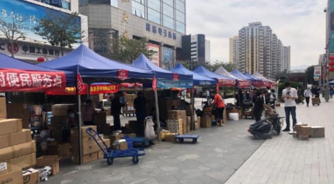 華強(qiáng)北“開(kāi)市”后，商家為多賣臺(tái)手機(jī)拼成了這樣