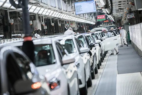傳統(tǒng)車企干不過特斯拉，哪兒出了問題？