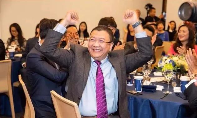 可起诉瑞幸吗？董事长37亿质押爆仓，股价又崩了，一场游戏一场梦