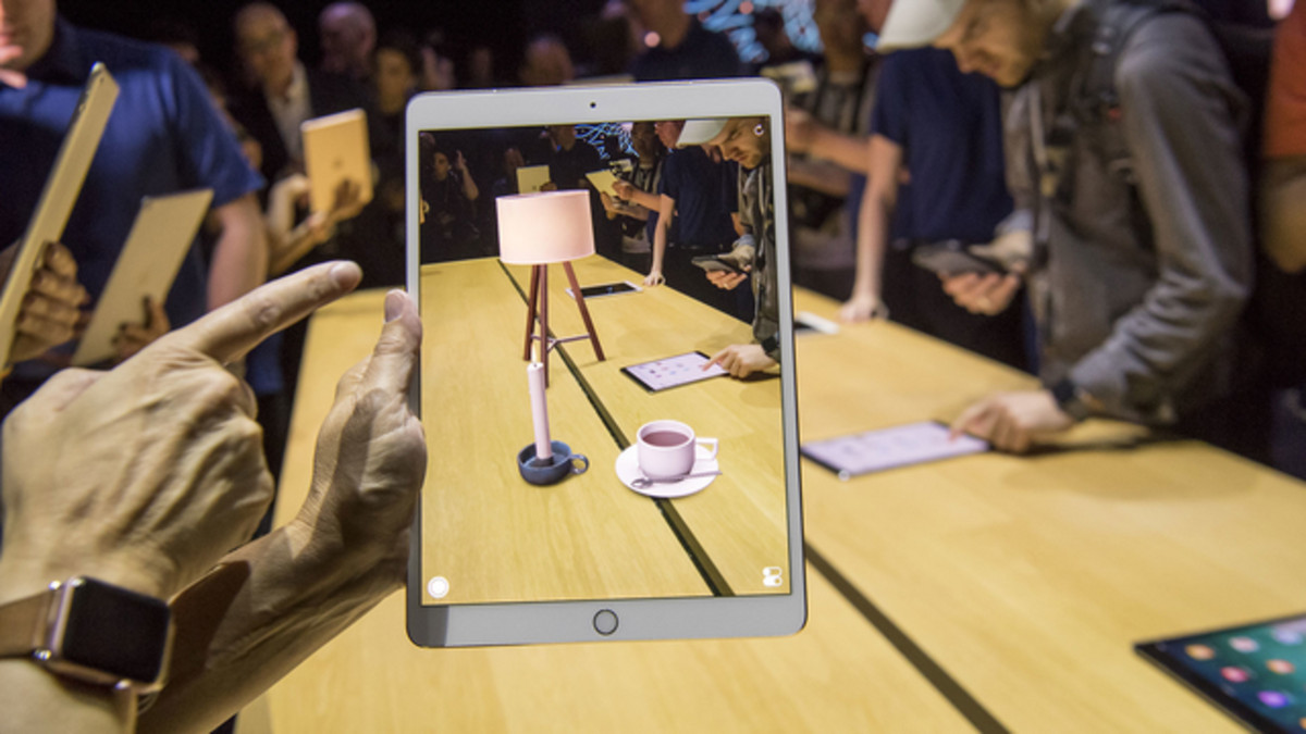 借助 iPhone X 和 ARKit，苹果能否开启 AR 的黄金时代？