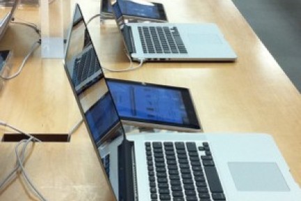 为什么苹果零售店中的笔记本屏幕倾角都是一样的？