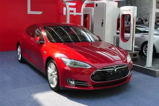 买了第一批特斯拉 Model S 的那群人，现在后悔了吗？