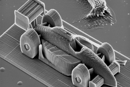 “一沙一赛车” – 改良的3D打印技术能以超高速打印微米级的微雕作品