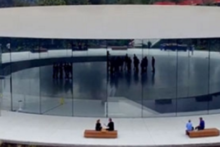 乔布斯剧院揭秘：定制旋转电梯、可伸缩墙壁展示区