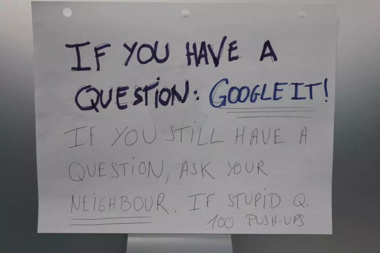 没老师、没作业、没文凭，这学校的毕业生还被一流大公司抢光