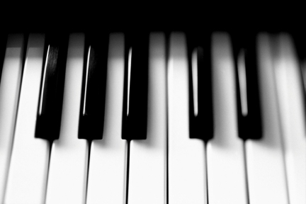 用恋爱解构icanmusic和它的在线音乐学院： 实现大众乐器演奏梦的三个阶段