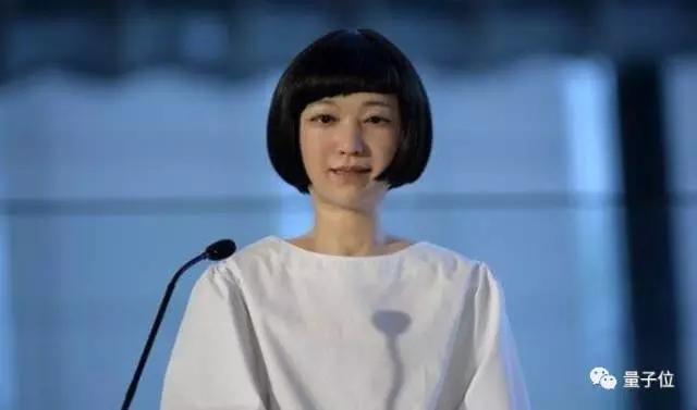 看几小时视频就能模仿人类聊天？Facebook机器人表情丰富着呢