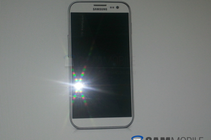 三星Galaxy S IV真机照片曝光：采用超窄边框设计，取消Home键