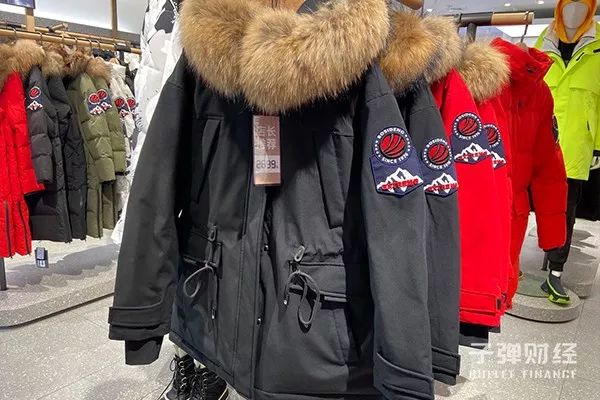 定价过万月销七件，打性价比的波司登要走高端，加拿大鹅怕了吗？