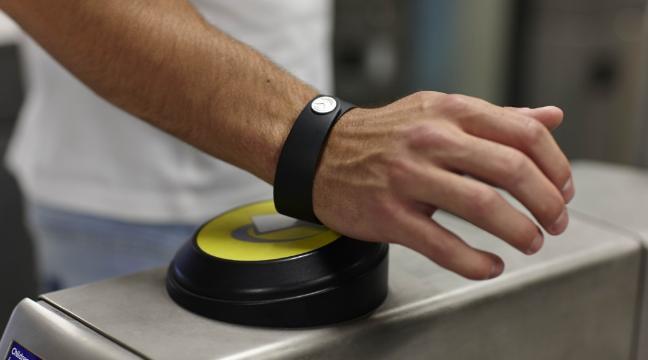 英国支付流行新趋势：付款、理财、凹造型，全靠一枚戒指搞定| 发现