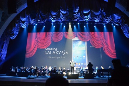 Samsung Galaxy S4发布会实录：野心勃勃想做“生活伴侣”的S4，推出双镜头拍摄、Air View悬浮预览、眼动跟踪等功能