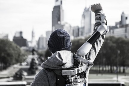 可穿戴机械臂？“Titan Arm”获2013年国际著名发明奖 -“James Dyson Award”