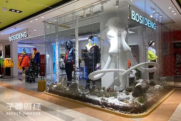 定价过万月销七件，打性价比的波司登要走高端，加拿大鹅怕了吗？
