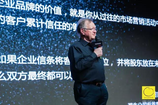 哈佛教授：经济放缓后，有人破产有人逆增长，为什么？