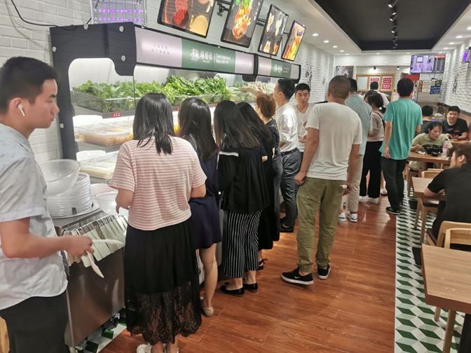 杨国福VS张亮，谁是中国麻辣烫之王？