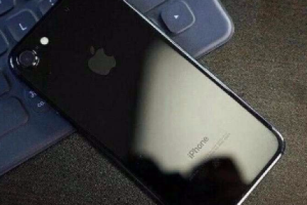 亮黑变磨砂？iPhone 7 Plus 裸奔一年磨损严重-36氪